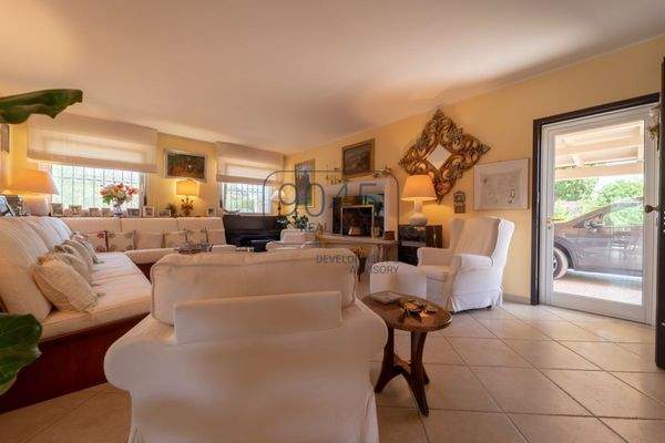 Prestige-Immobilie mit Gästehaus und weitläufigem Grundstück im Süden Sardiniens