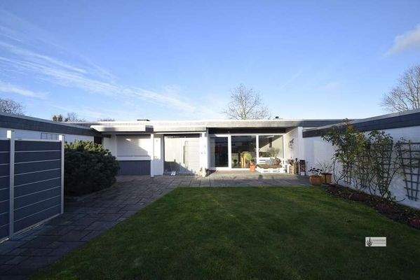 1 Terrasse mit Vorgarten