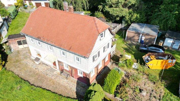 Vorder- und Seitenansicht