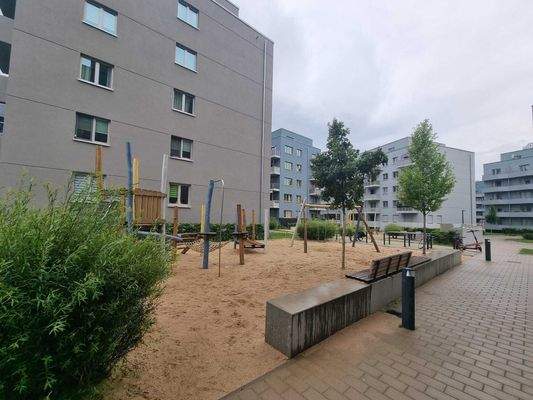 Ansicht Spielplatz 2 vor neben Gastro