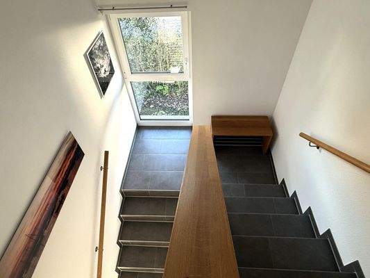 Helles, einladendes Treppenhaus