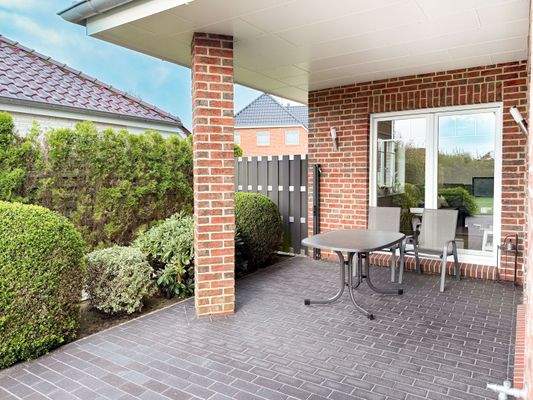 Terrasse teilweise überdacht