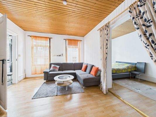 Wohnzimmer mit Eingang zum Schlafbereich 1.OG WE2