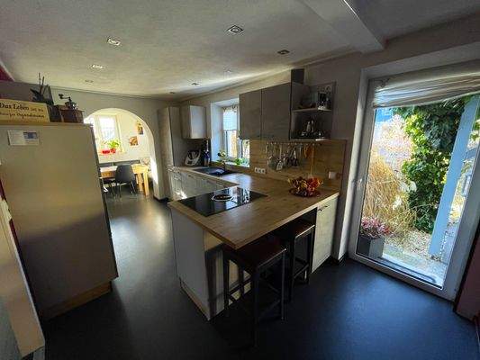 Küche mit Terrassenzugang (EG)