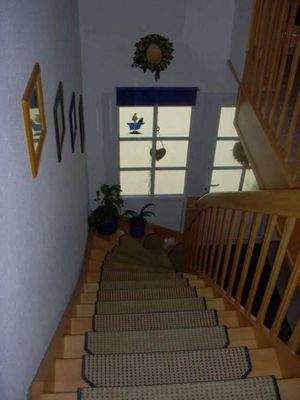 Gepflegte Vollholztreppe