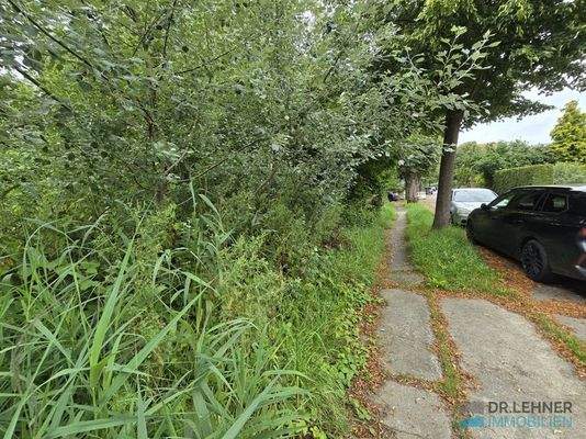 Weg vor dem Grundstück