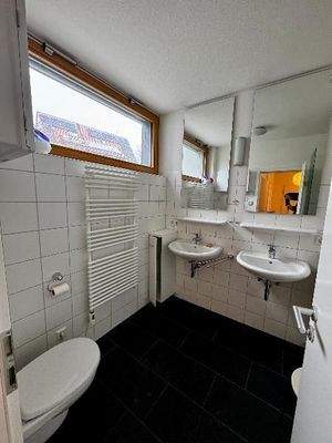 Badezimmer mit Dusche EG