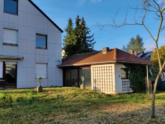 Renovierungsbedürftiges Haus mit großem Grundstück in Ronhof