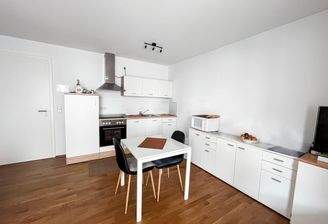 Wohn- und Esszimmer mit Küche