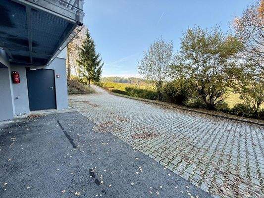 Hinterhof mit Garage