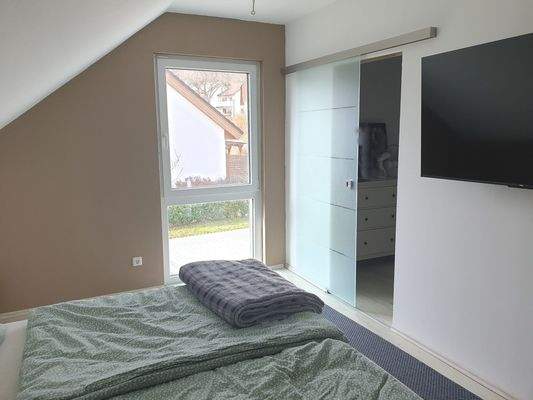 DG Schlafzimmer mit Ankleide