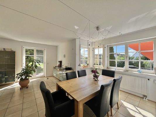 Lichtdurchfluteter Essbereich