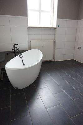 frei stehende Wanne.JPG