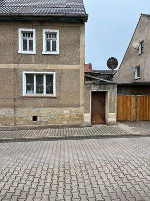 Straßenans.2Haus_re.Einfahrt