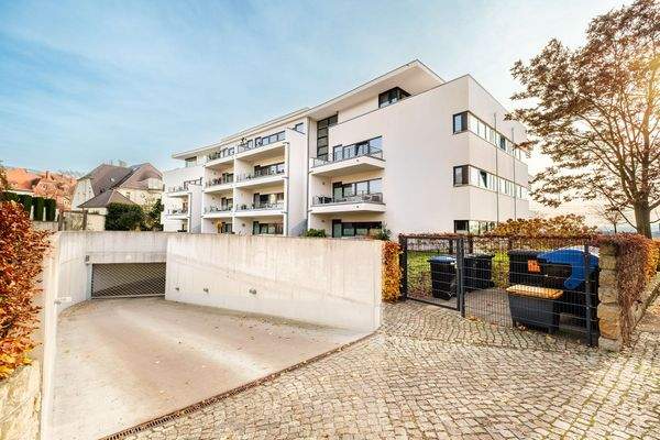 Tiefgaragen-Einfahrt