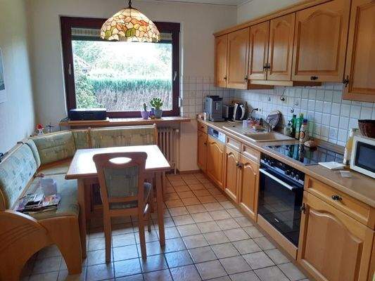 Küche mit EBK mit erneuerten Geräten