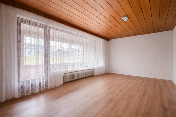 Wohnzimmer EG  KI ausgeräumt