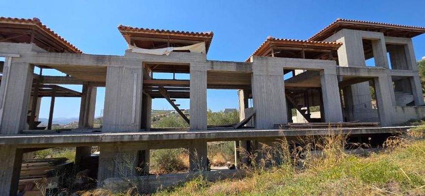 Kreta, Gournes: Wohn- und Geschäftsimmobilie im Rohbau zu verkaufen