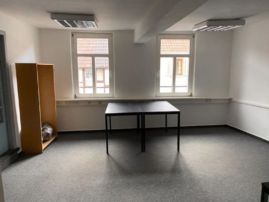 Büro a) mit 19 qm