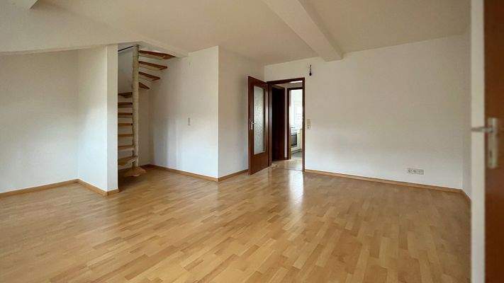 Wohnung 2 | Wohnraum als zentrale Verbindung zwischen allen Etagen