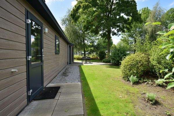 kaufen-chalet-biddinghuizen-eingang-gepflegt-recreatieadviseurs-vakantiehuistekoop-nl.jpg