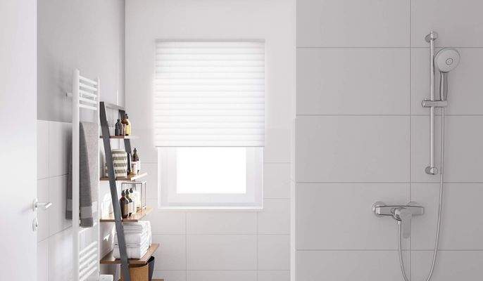 Modernes Tageslichtbad mit bodengleicher Dusche