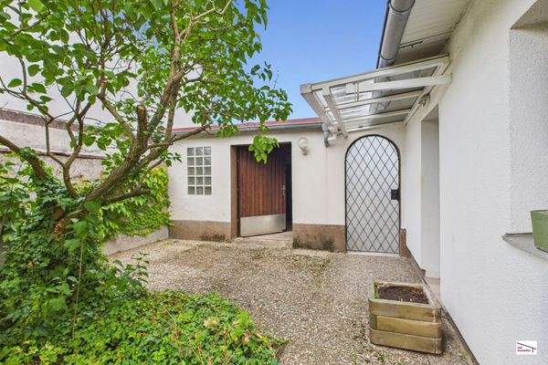 Hauseingang und Garageneingang