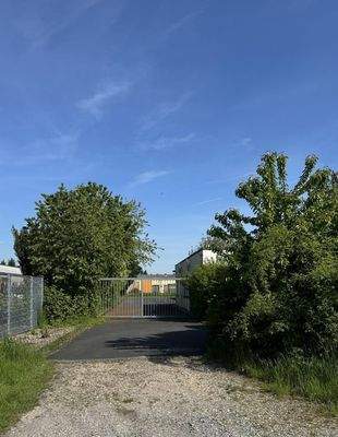 Zufahrt auf das Grundstück