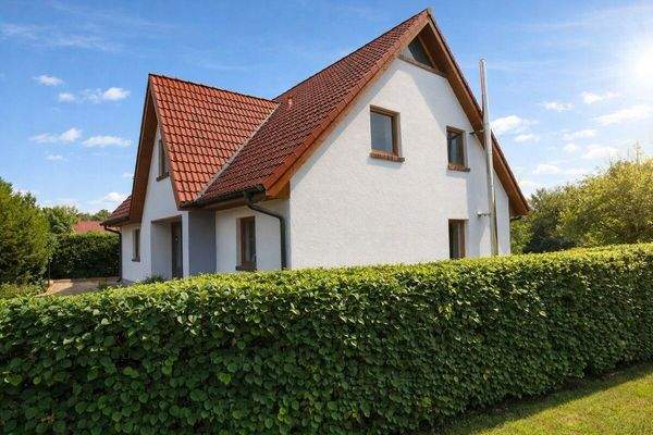 Eingangs- und Giebelansicht West