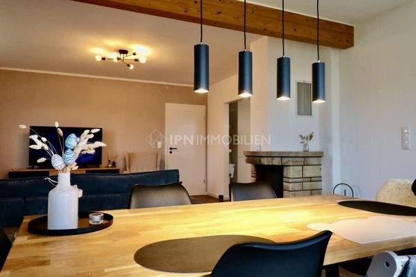 Essbereich mit Kamin