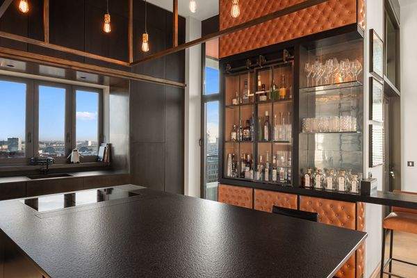 Küche mit eigener Bar