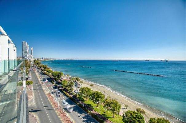 642252-penthouse-for-rent-in-limassol_orig.jpg