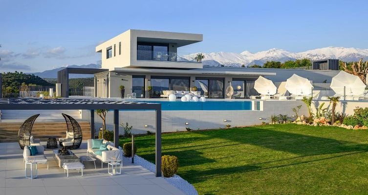 Kreta, Almyrida: Große moderne Luxusvilla in privater Lage zu verkaufen