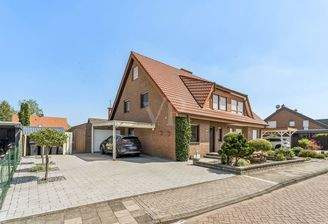 Vorderansicht, Straßenbereich
