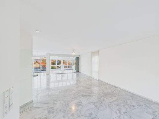 Wohn- Essbereich mit Wintergarten 