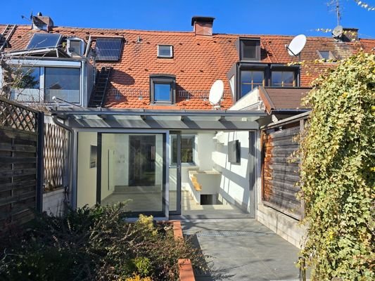 Hausansicht inkl. Wintergarten