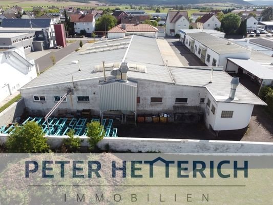 Gewerbehalle mit Wohn - und Geschäftshaus