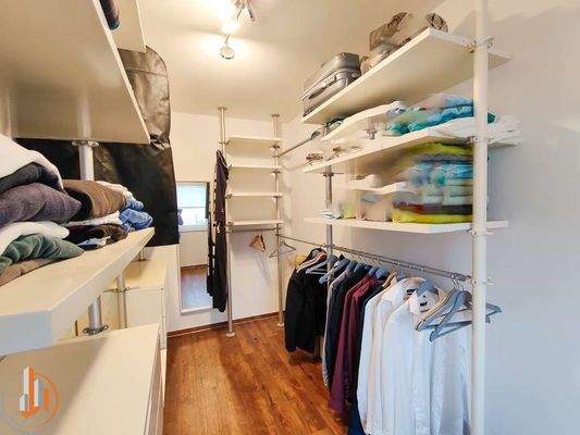 Begehbarer Kleiderschrank