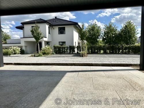 überdachte Terrasse am Wohnzimmer