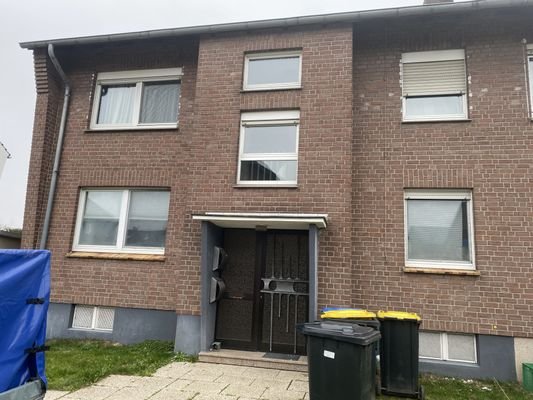 Hausfront mit Eingang