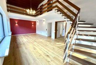 Wohnzimmer mit Galerie