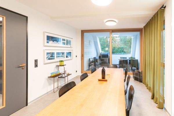 Besprechungsraum mit Loggia
