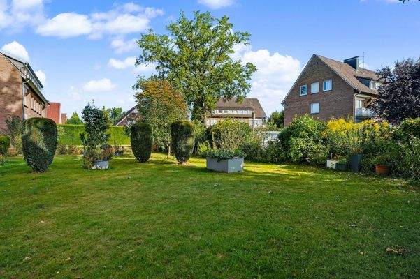 Gartenfläche hinter dem Haus zur gemeinschaftlichen Nutzung