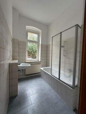 Badezimmer mit Badewanne