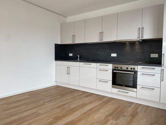 Moderne Küche mit Geräten