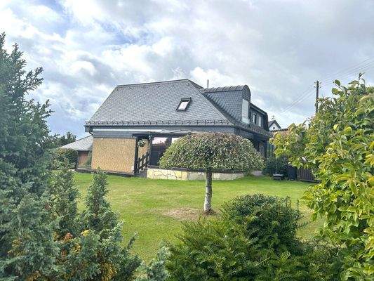 sehr schöner, grüner Garten 