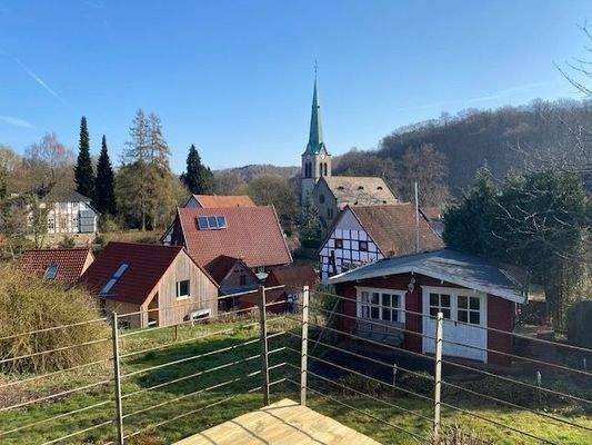 Blick von der Terrasse in den Garten