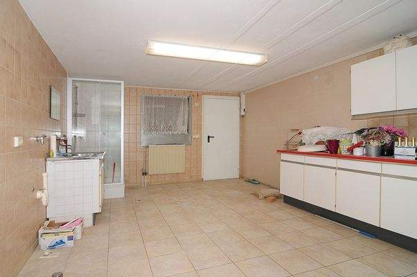 Waschhaus mit Gartenausgang