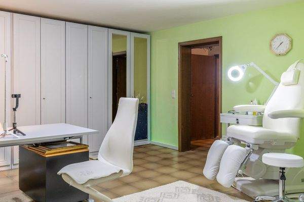 Großzügiges Wohnhaus mit Garten, Wintergarten & PV – ruhig gelegenes Raumwunder