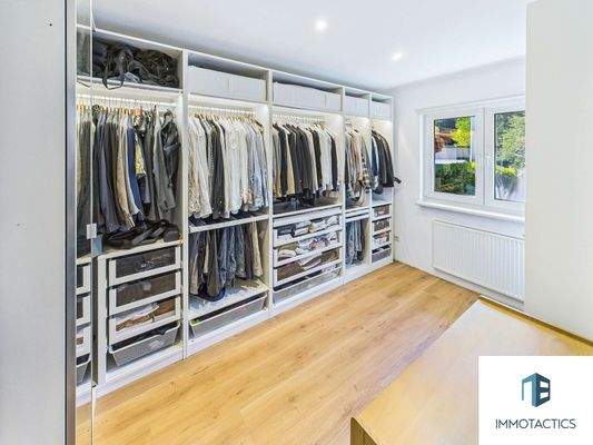 begehbarer Kleiderschrank 